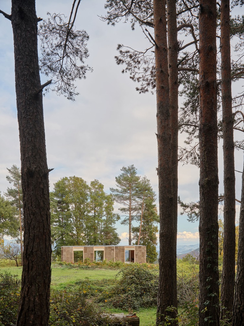 Casa Bosc por Ágora Arquitectura. Fotografía por Adrià Goulà.