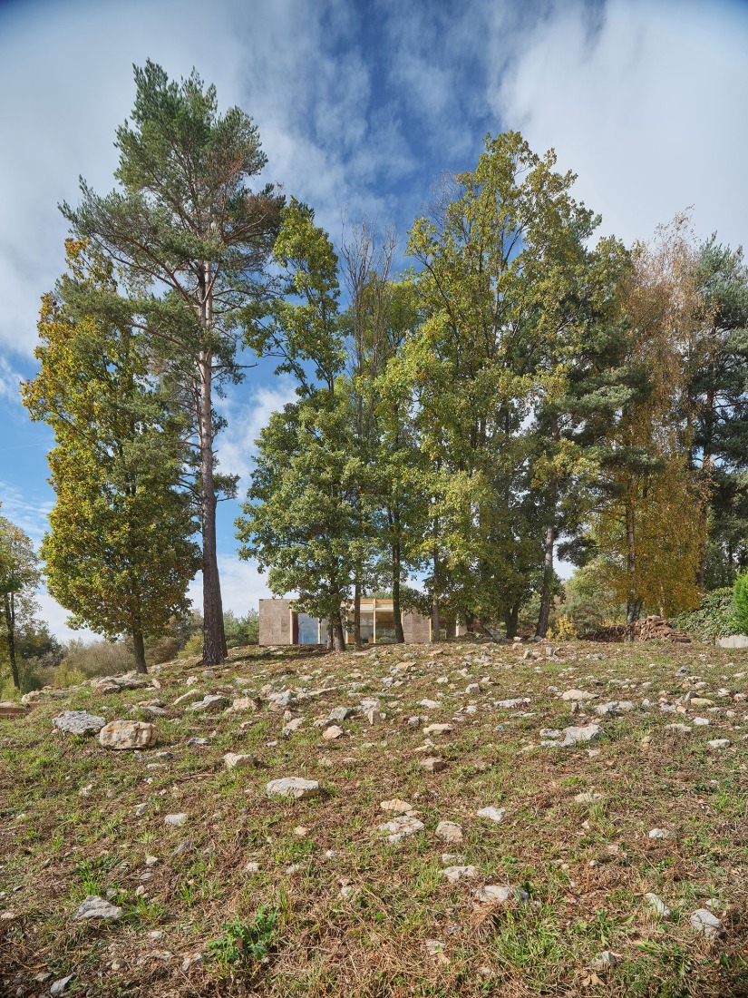 Casa Bosc por Ágora Arquitectura. Fotografía por Adrià Goulà.