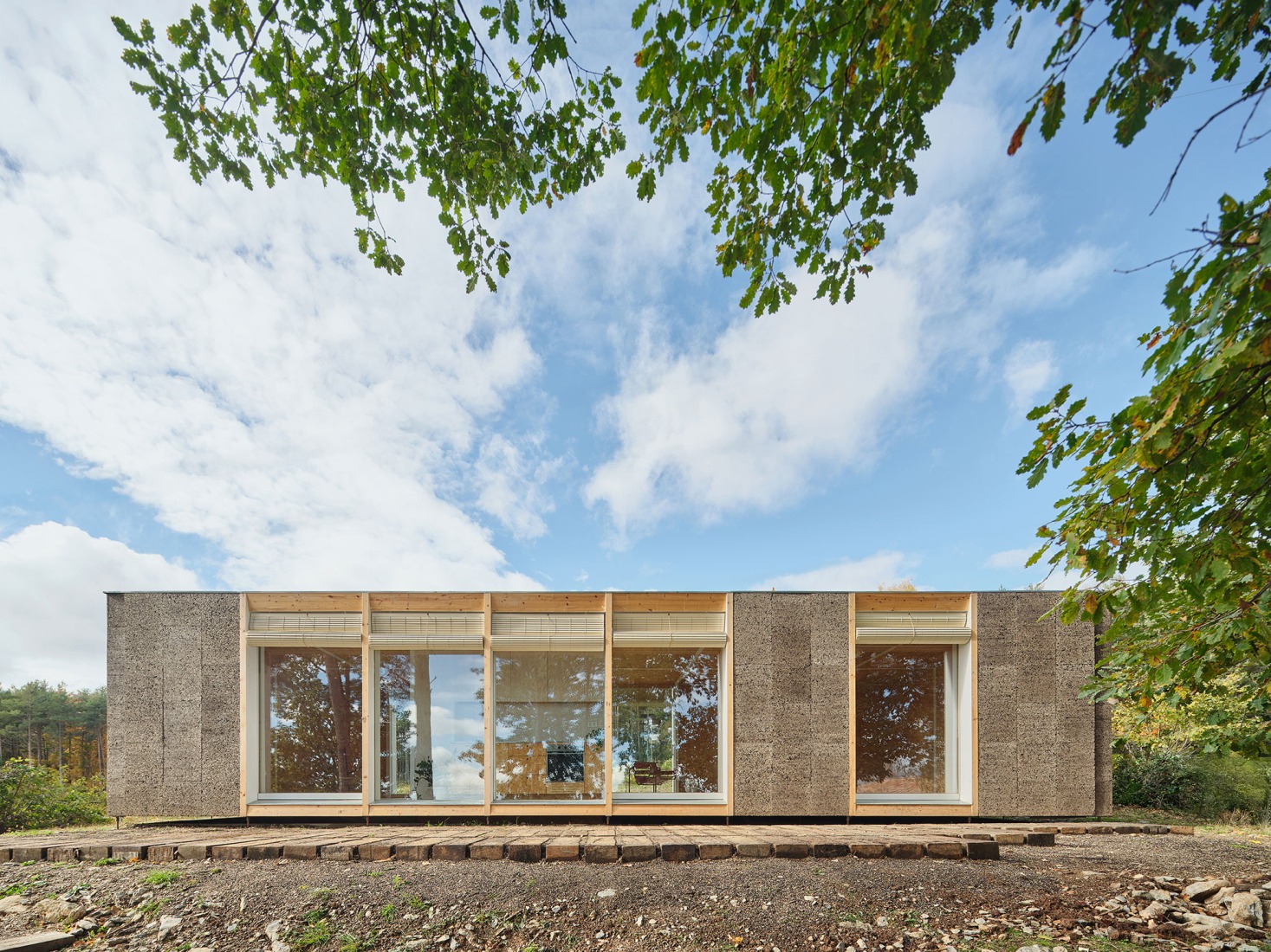 Casa Bosc por Ágora Arquitectura. Fotografía por Adrià Goulà.