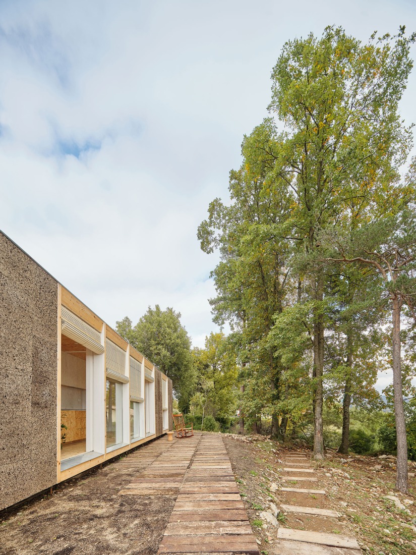 Casa Bosc por Ágora Arquitectura. Fotografía por Adrià Goulà.