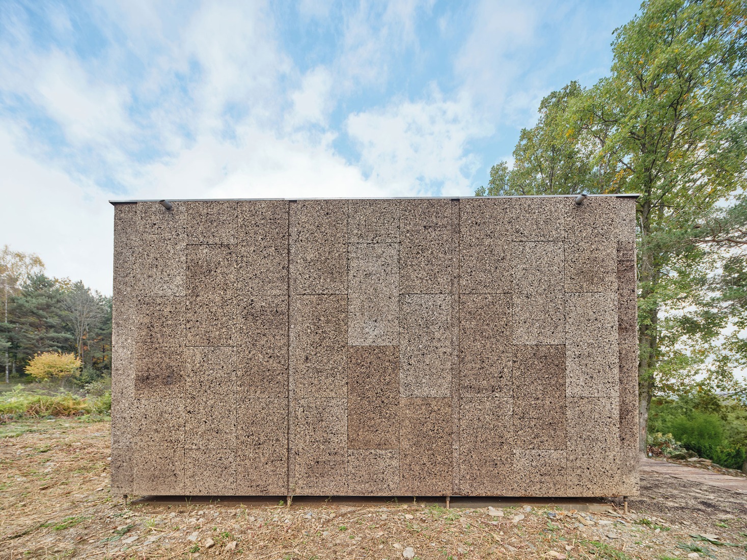 Casa Bosc por Ágora Arquitectura. Fotografía por Adrià Goulà.