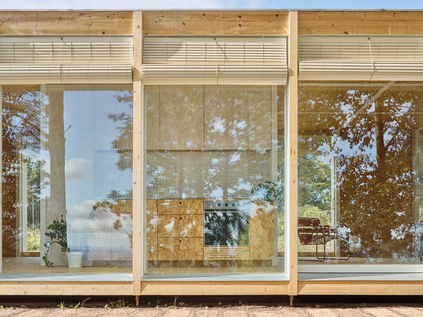 Casa Bosc por Ágora Arquitectura. Fotografía por Adrià Goulà.
