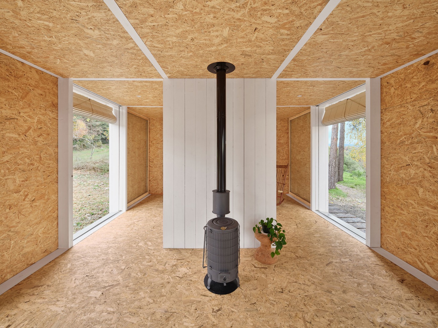 Casa Bosc por Ágora Arquitectura. Fotografía por Adrià Goulà.