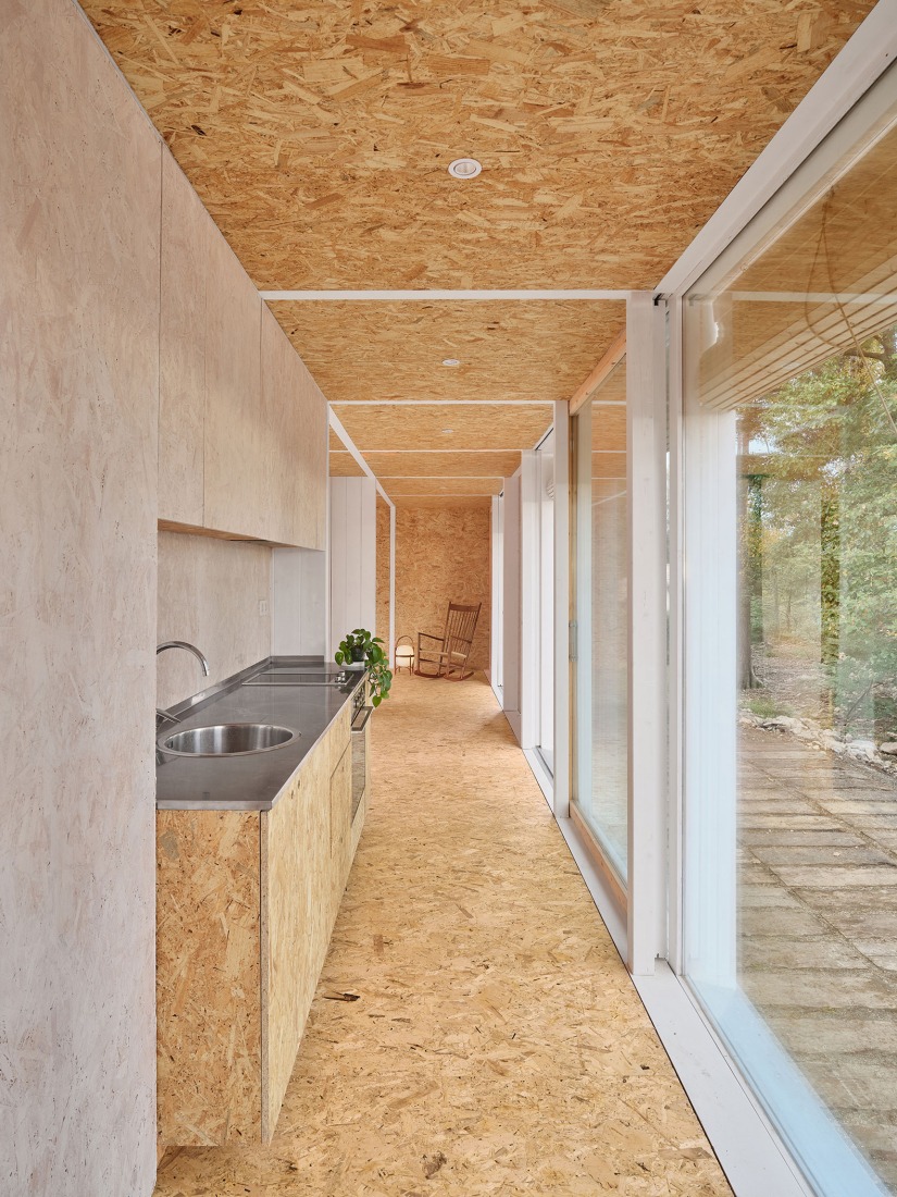 Casa Bosc por Ágora Arquitectura. Fotografía por Adrià Goulà.