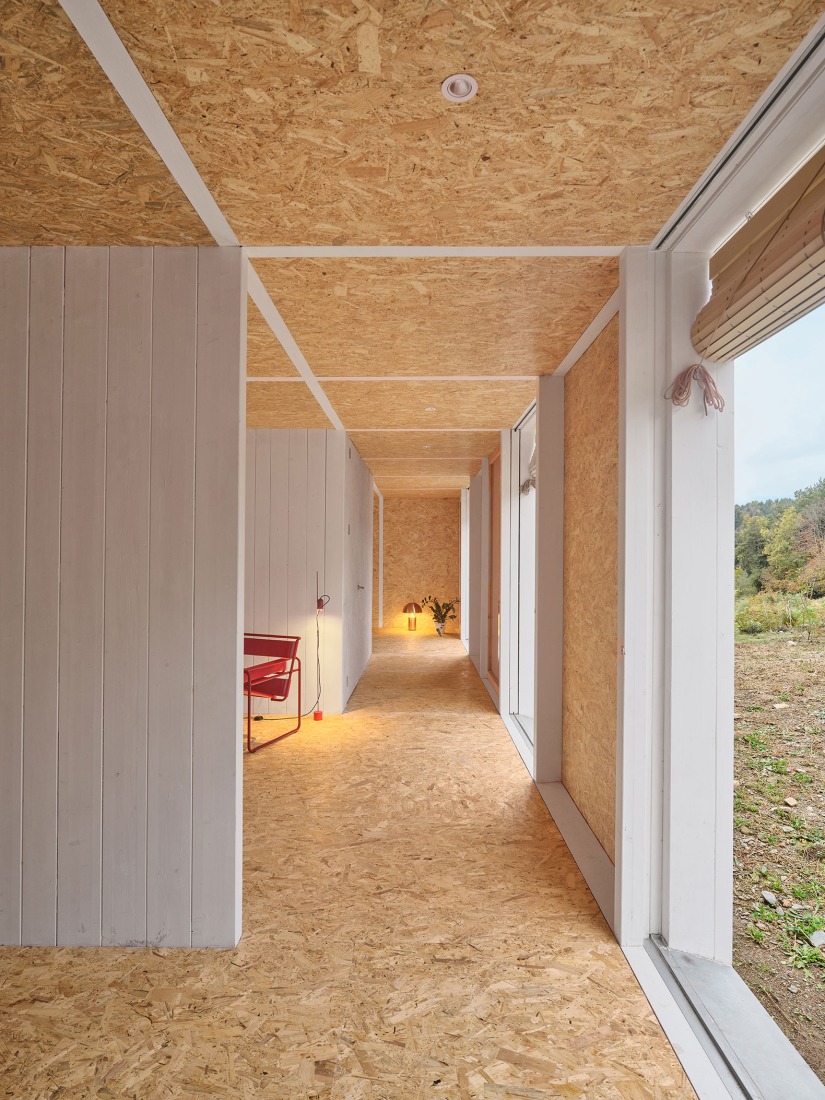 Casa Bosc por Ágora Arquitectura. Fotografía por Adrià Goulà.