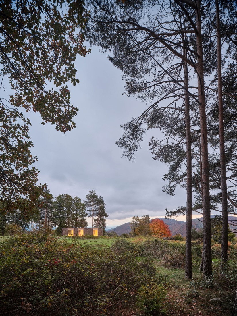 Casa Bosc por Ágora Arquitectura. Fotografía por Adrià Goulà.