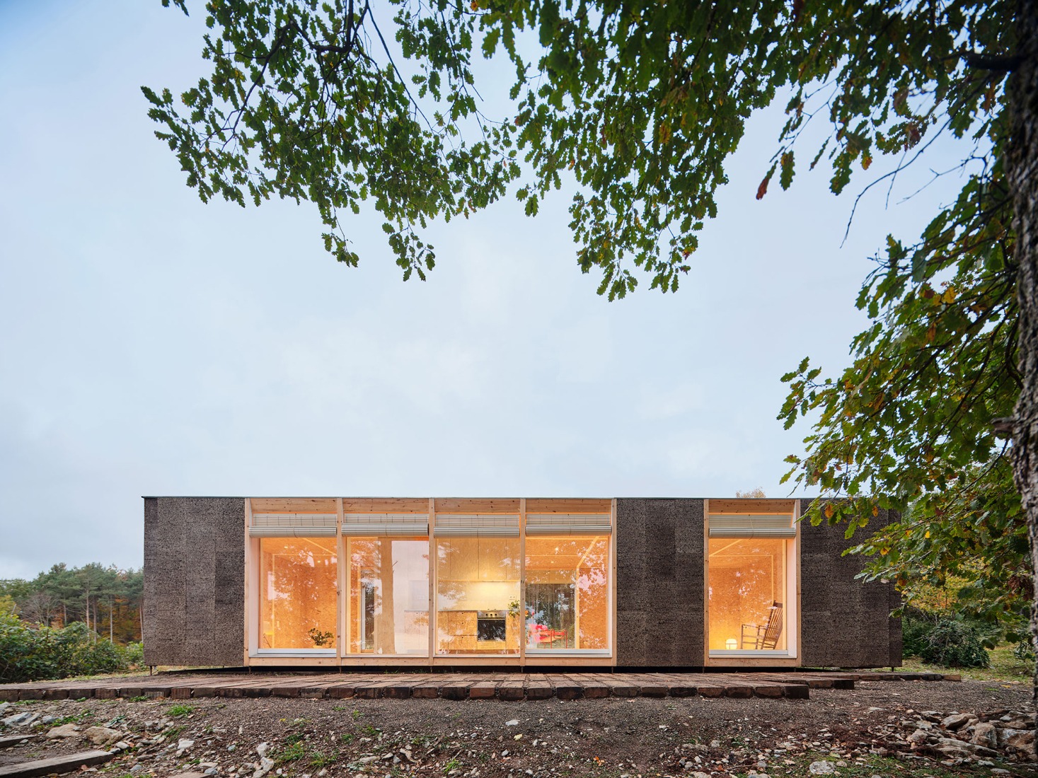 Casa Bosc por Ágora Arquitectura. Fotografía por Adrià Goulà.