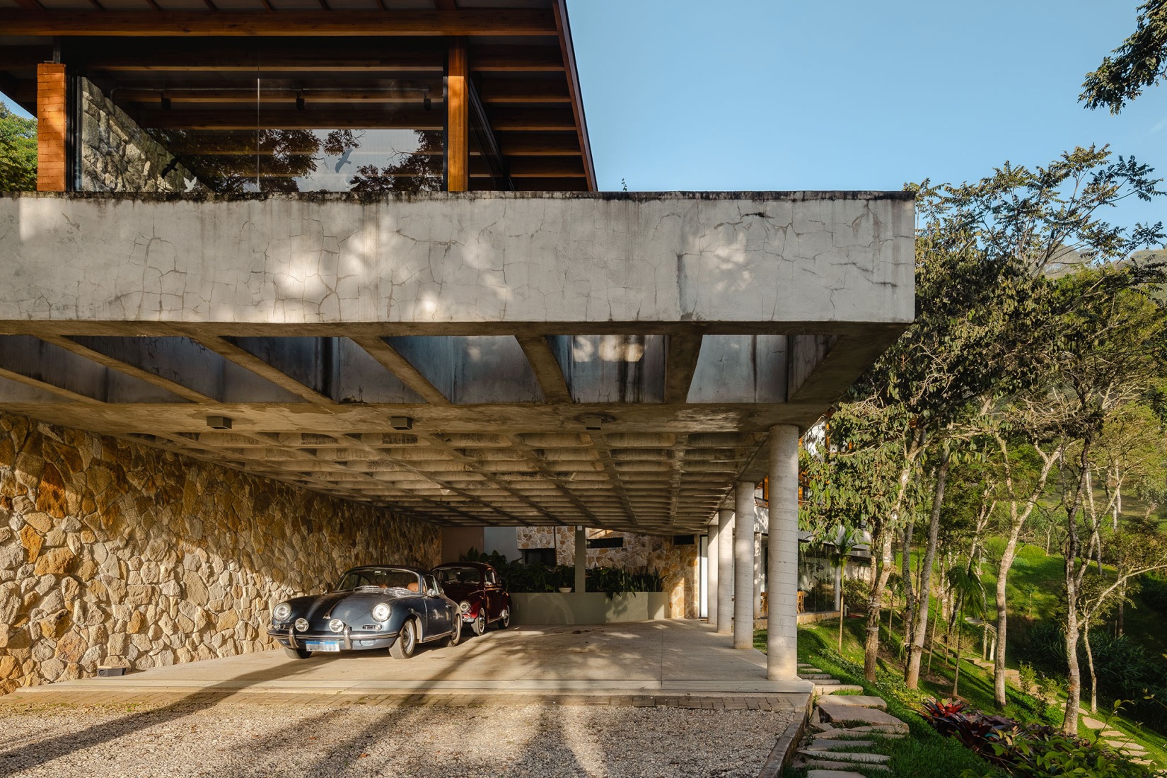 Pinhal House by Cornetta Arquitetura. Photography by Manuel Sá.