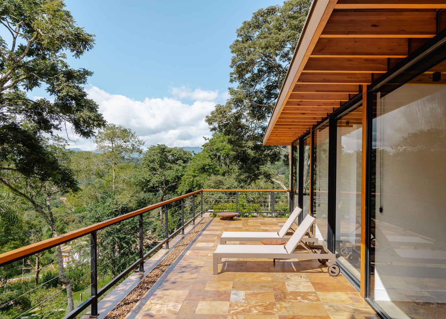 Pinhal House by Cornetta Arquitetura. Photography by Manuel Sá.