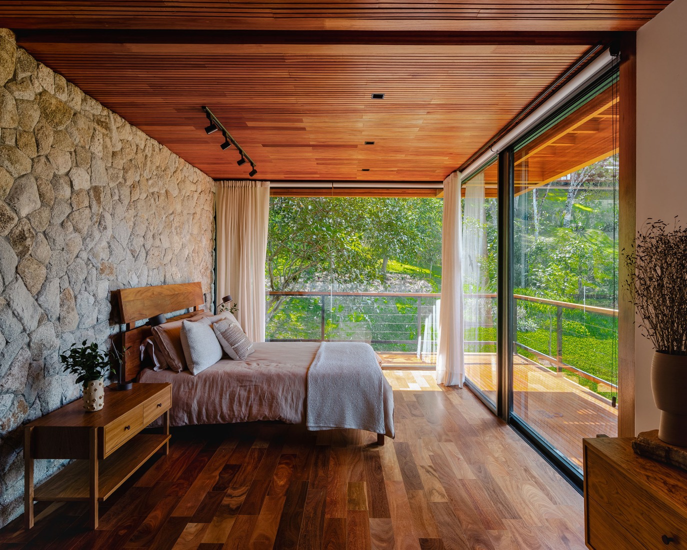 Pinhal House by Cornetta Arquitetura. Photography by Manuel Sá.