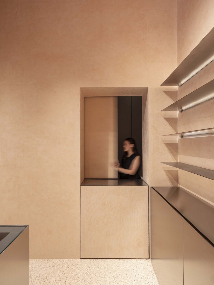 Nueva Tienda del Teatro de la Zarzuela de Madrid por Donaire Milans Arquitectos. Fotografía por Juan Baraja.