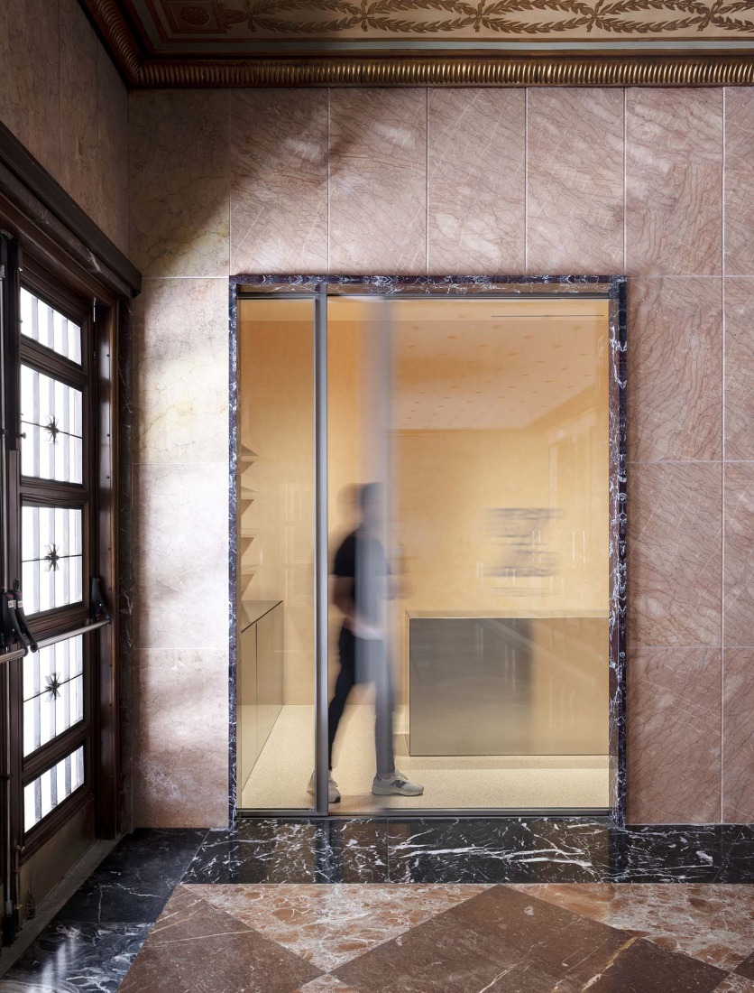 Nueva Tienda del Teatro de la Zarzuela de Madrid por Donaire Milans Arquitectos. Fotografía por Juan Baraja.