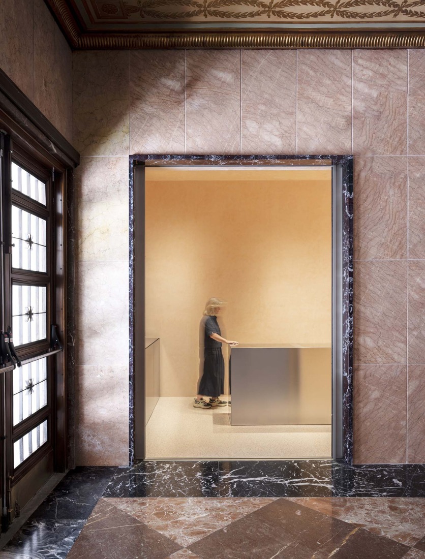 Nueva Tienda del Teatro de la Zarzuela de Madrid por Donaire Milans Arquitectos. Fotografía por Juan Baraja.