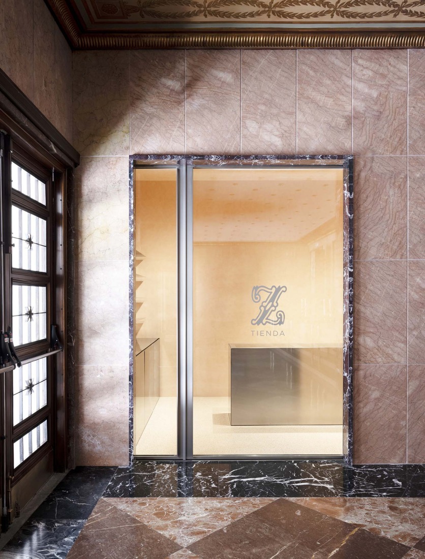 Nueva Tienda del Teatro de la Zarzuela de Madrid por Donaire Milans Arquitectos. Fotografía por Juan Baraja.