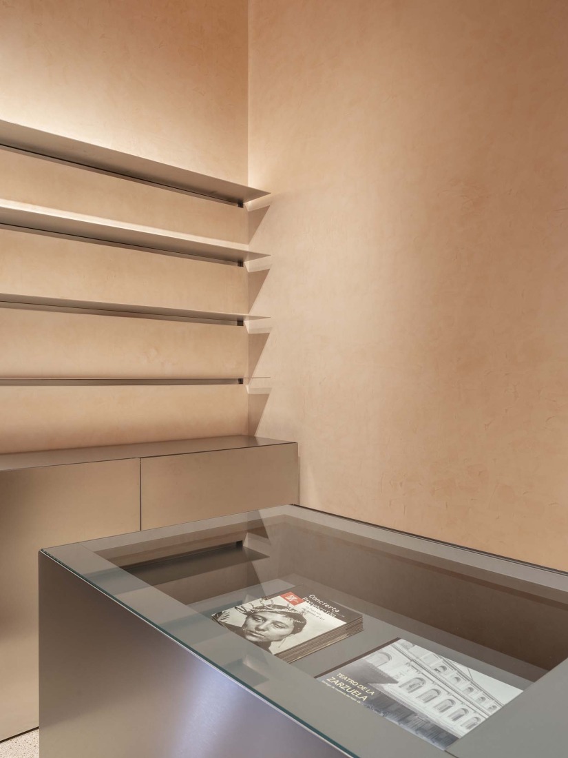 Nueva Tienda del Teatro de la Zarzuela de Madrid por Donaire Milans Arquitectos. Fotografía por Juan Baraja.
