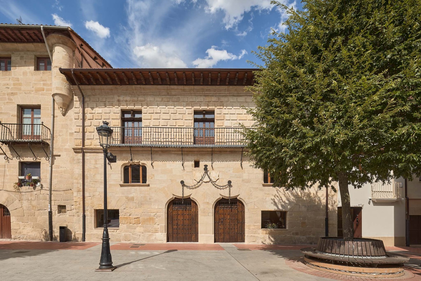 Rehabilitation and Expansion of the "Las Cadenas House" by Escribano Arrieta Studio. Photograph by Javier Bravo.