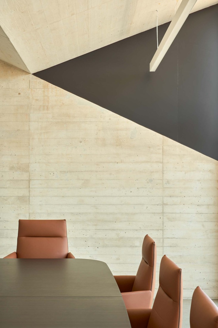 Rehabilitation and Expansion of the "Las Cadenas House" by Escribano Arrieta Studio. Photograph by Javier Bravo.