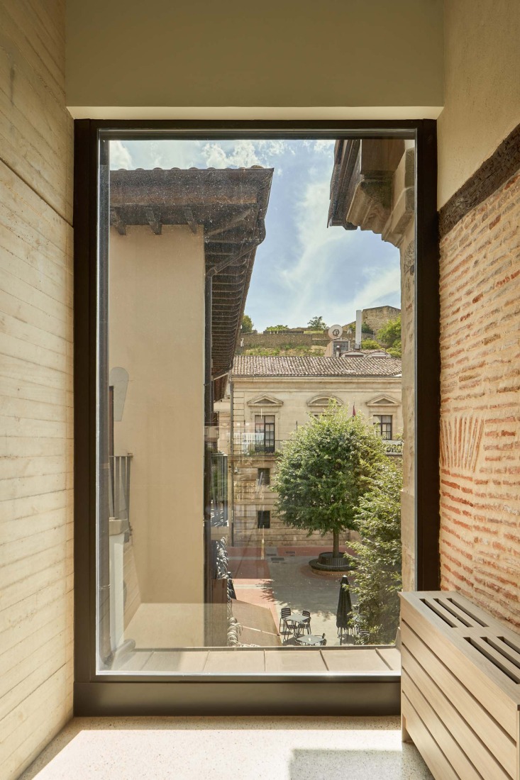 Rehabilitation and Expansion of the "Las Cadenas House" by Escribano Arrieta Studio. Photograph by Javier Bravo.