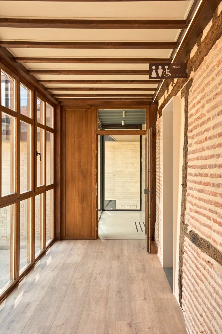 Rehabilitation and Expansion of the "Las Cadenas House" by Escribano Arrieta Studio. Photograph by Javier Bravo.