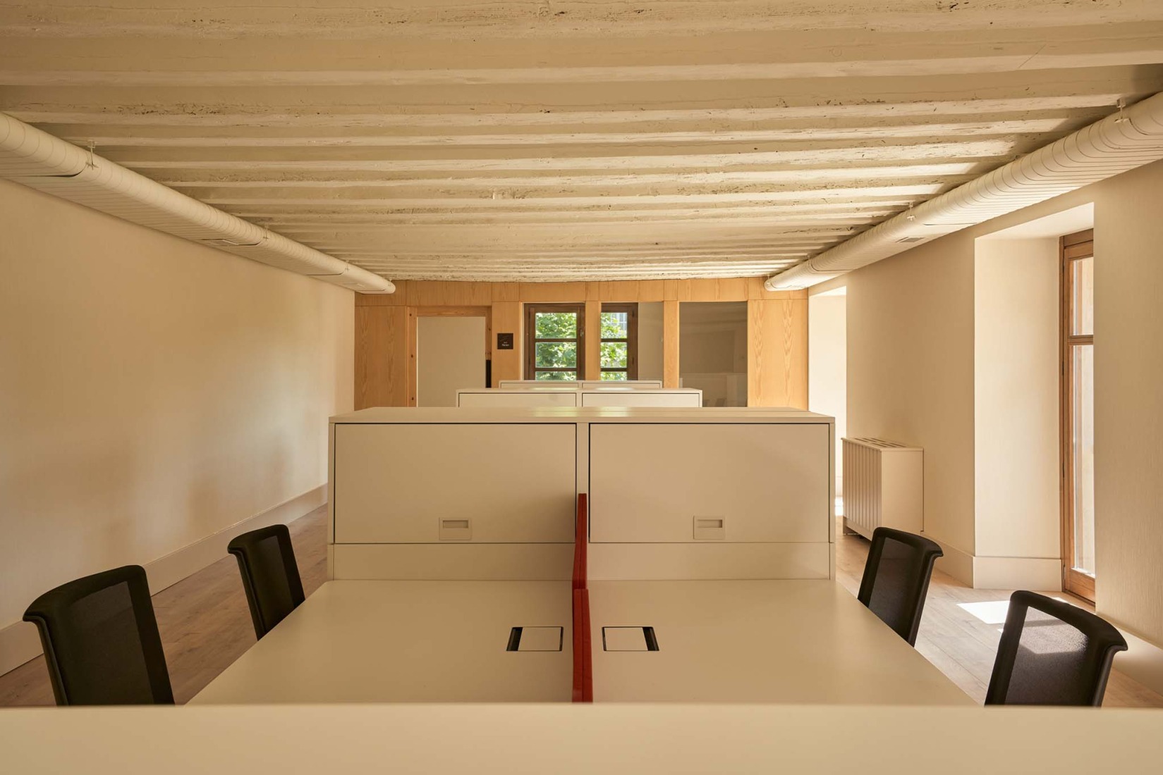Rehabilitation and Expansion of the "Las Cadenas House" by Escribano Arrieta Studio. Photograph by Javier Bravo.