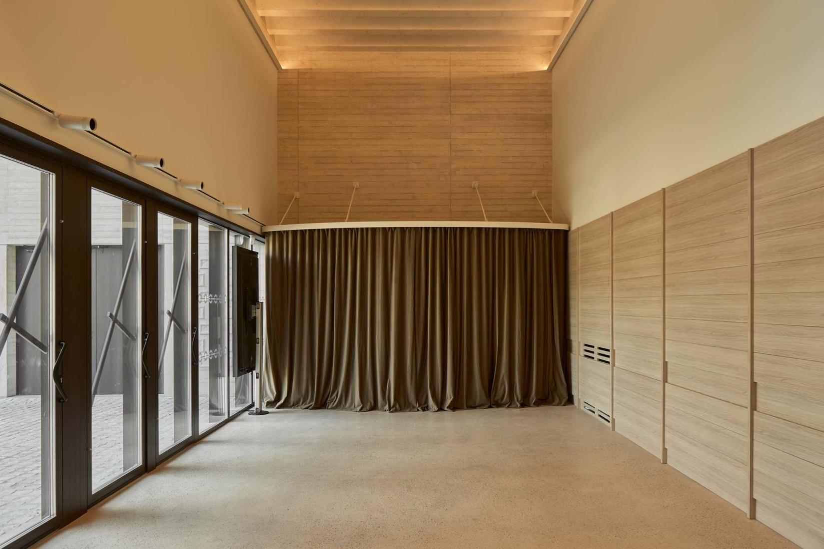 Rehabilitation and Expansion of the "Las Cadenas House" by Escribano Arrieta Studio. Photograph by Javier Bravo.