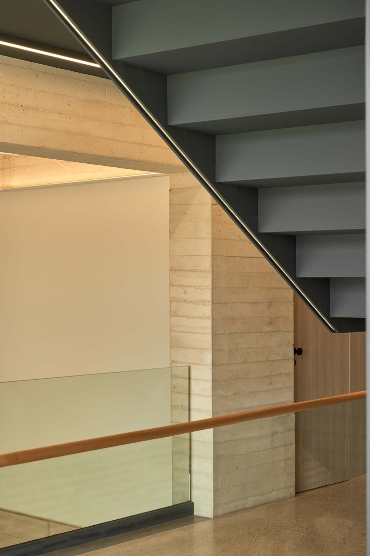 Rehabilitation and Expansion of the "Las Cadenas House" by Escribano Arrieta Studio. Photograph by Javier Bravo.