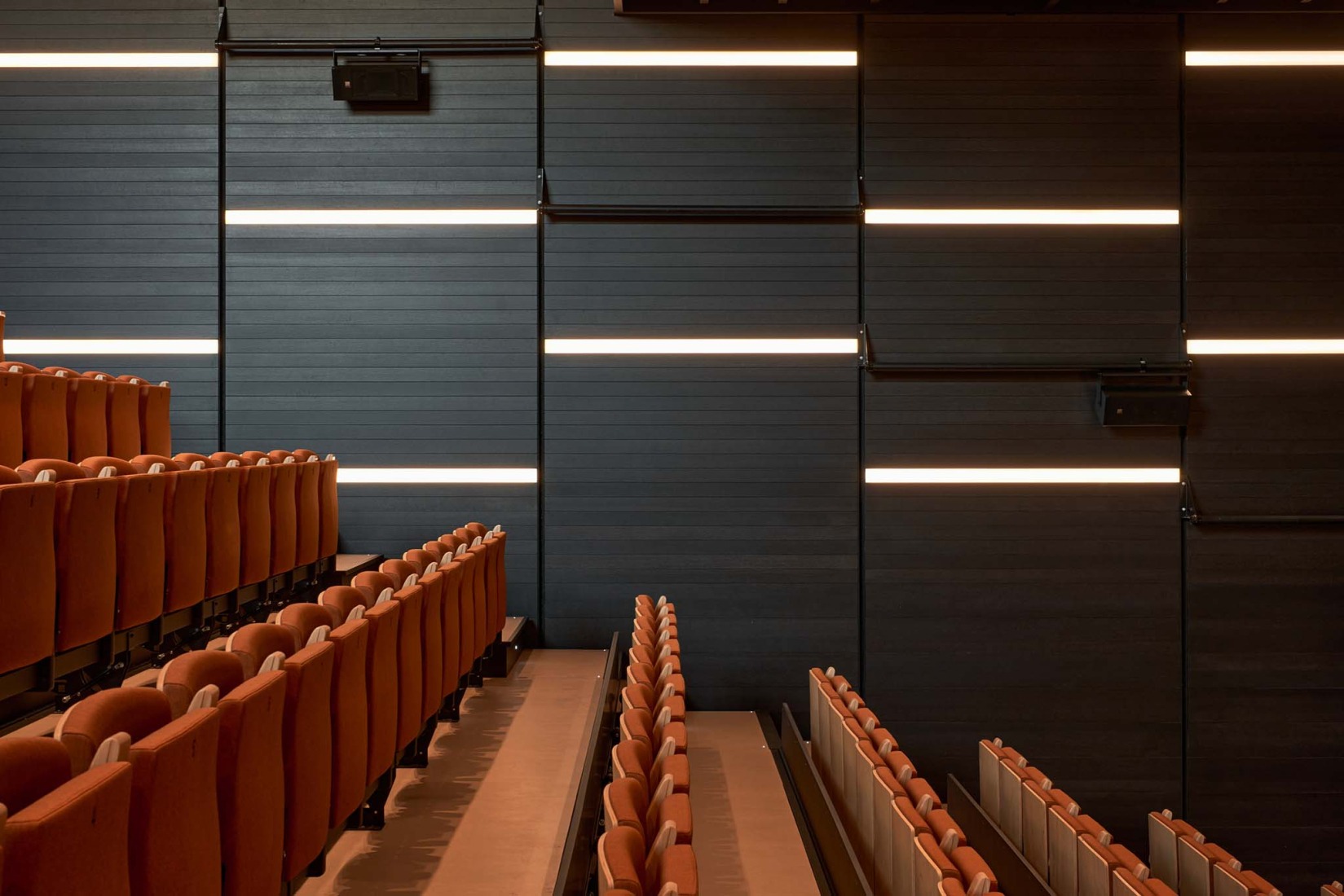 Rehabilitation and Expansion of the "Las Cadenas House" by Escribano Arrieta Studio. Photograph by Javier Bravo.