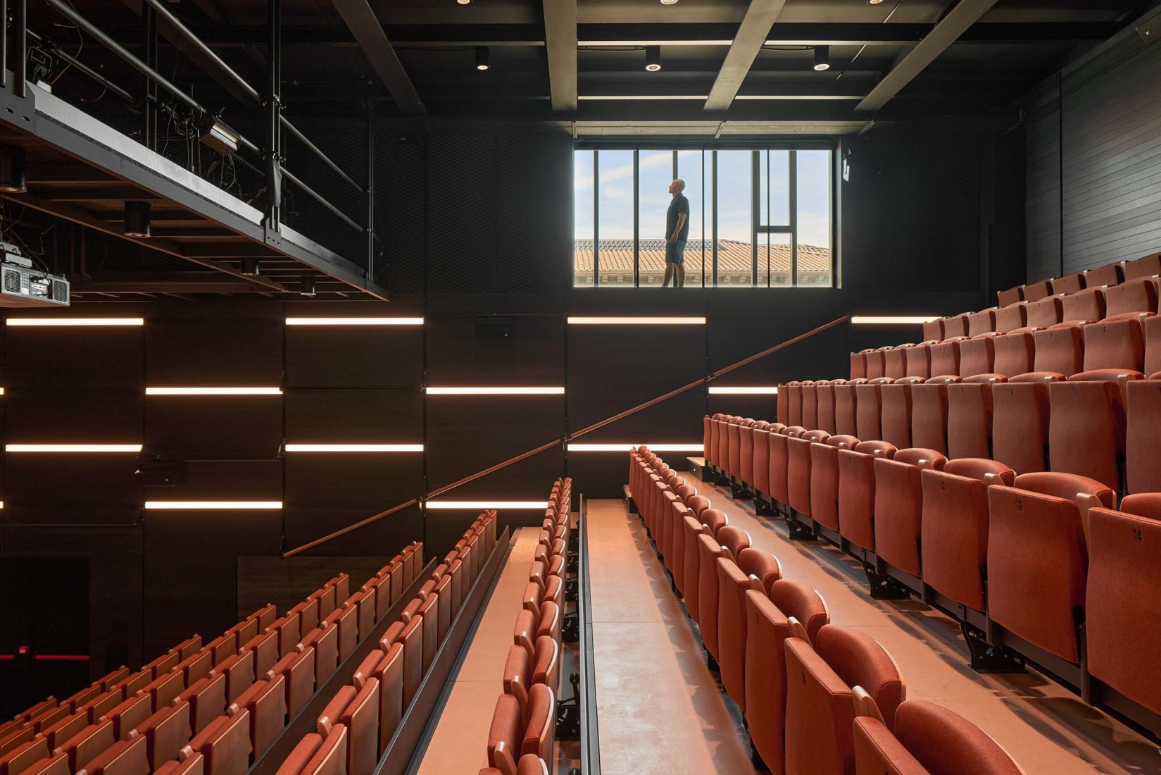 Rehabilitation and Expansion of the "Las Cadenas House" by Escribano Arrieta Studio. Photograph by Javier Bravo.
