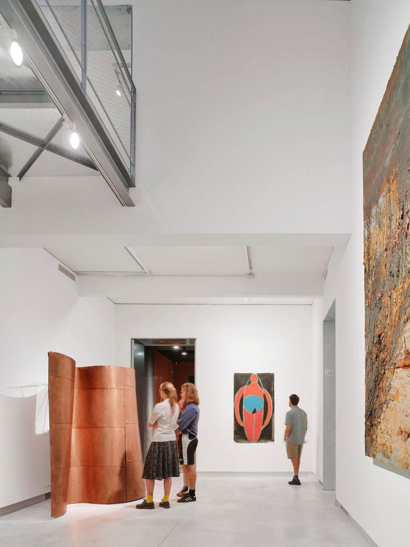 Space Alkar contemporary art collection by estudio Herreros. Photography by José Hevia.