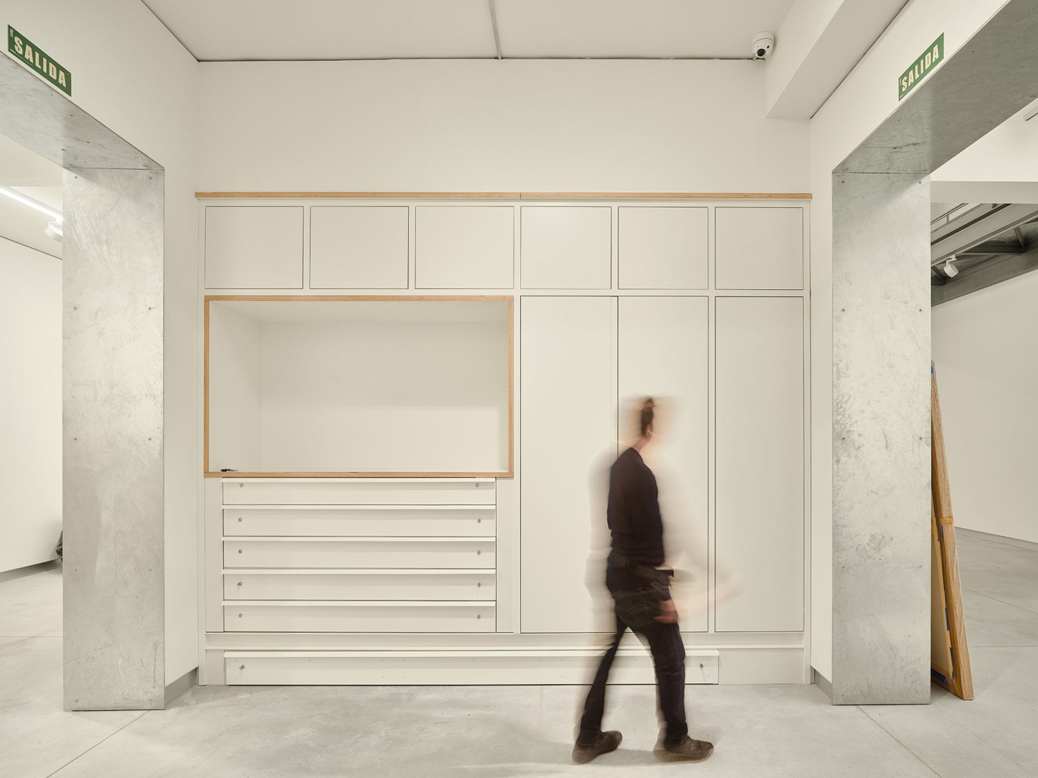 Space Alkar contemporary art collection by estudio Herreros. Photography by Adrià Goula.