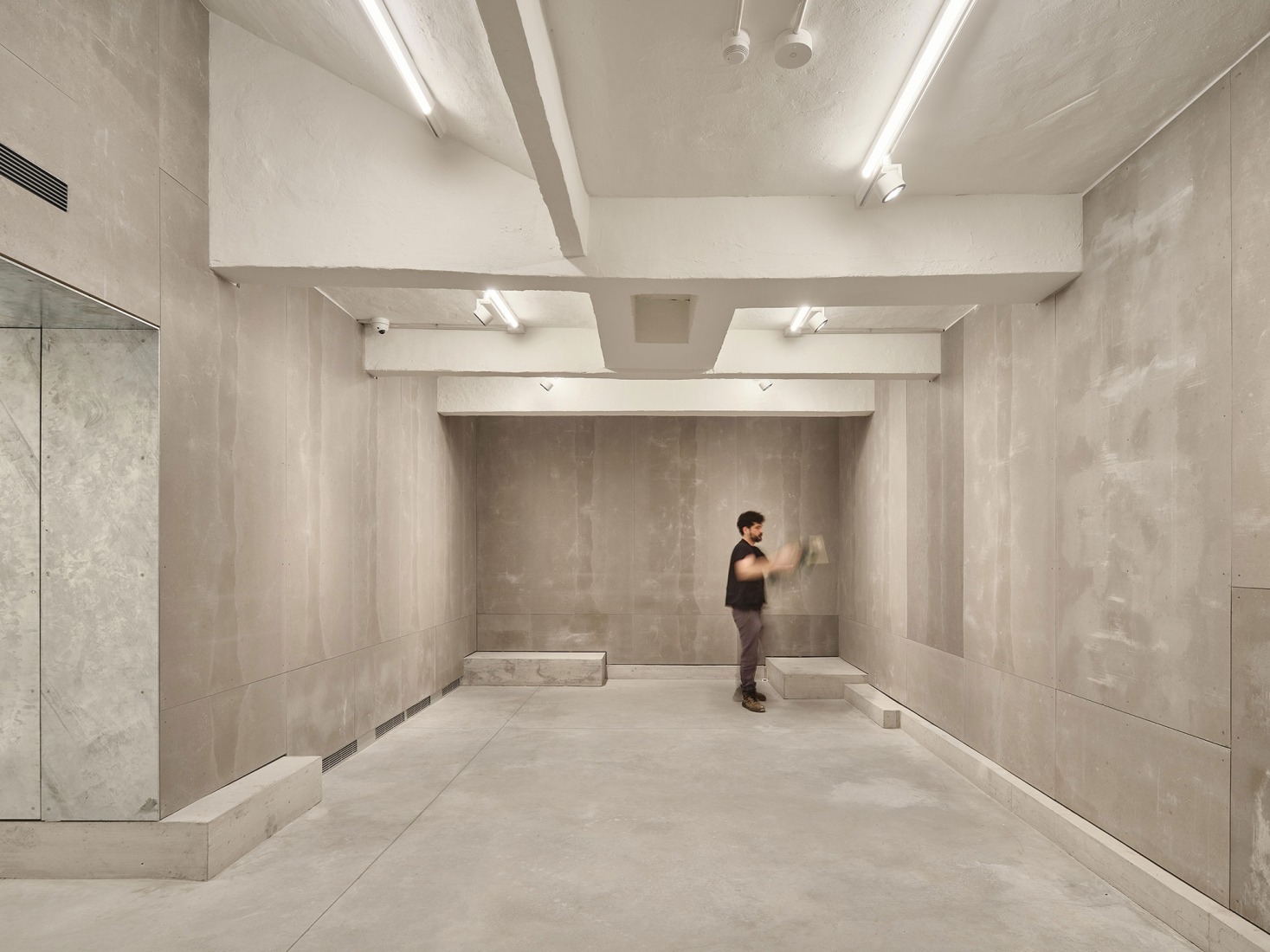 Space Alkar contemporary art collection by estudio Herreros. Photography by Adrià Goula.