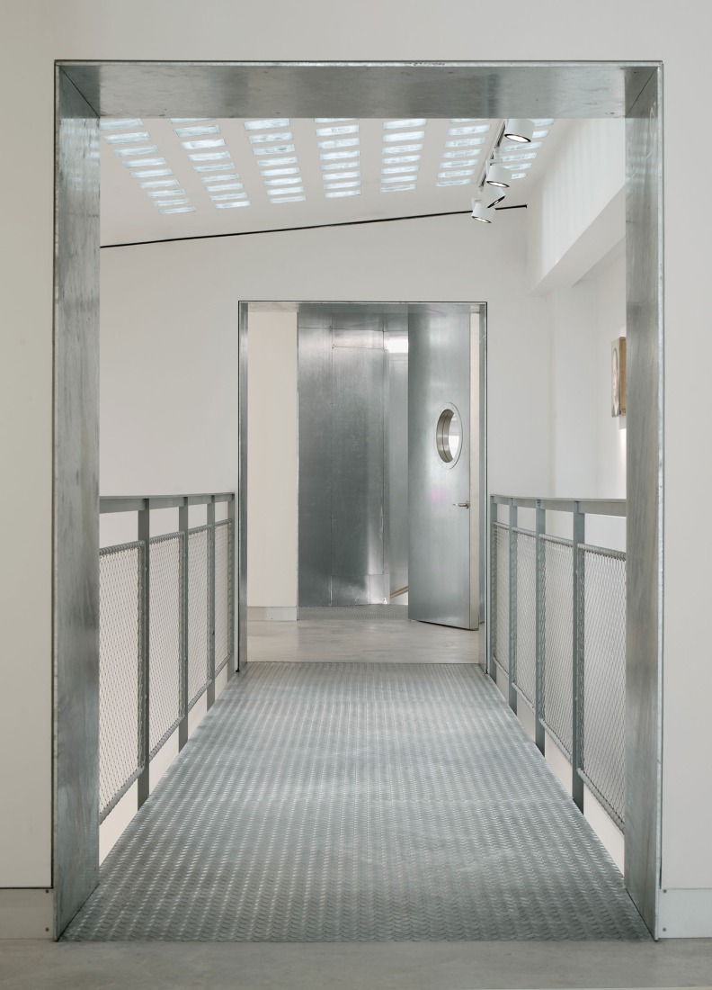 Space Alkar contemporary art collection by estudio Herreros. Photography by José Hevia.