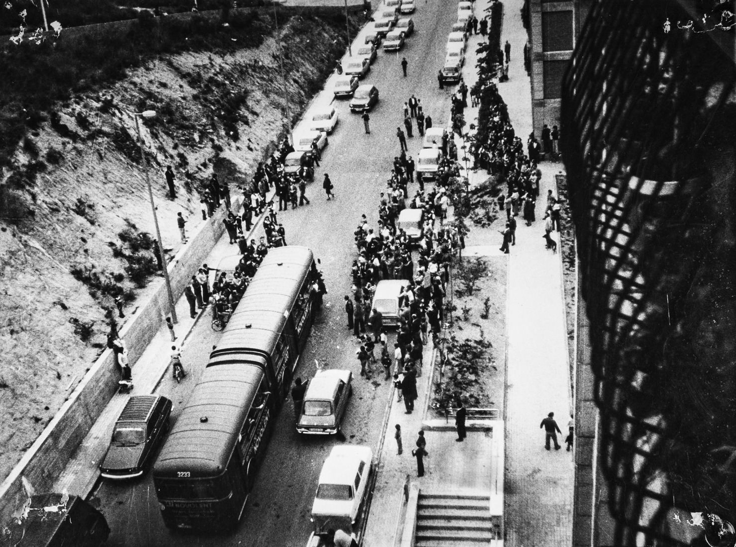 Bus 47 passing through the Canyelles neighborhood, around 1976. Photograph by Pere Magín Salinas. Canyelles Residents' Association Collection.