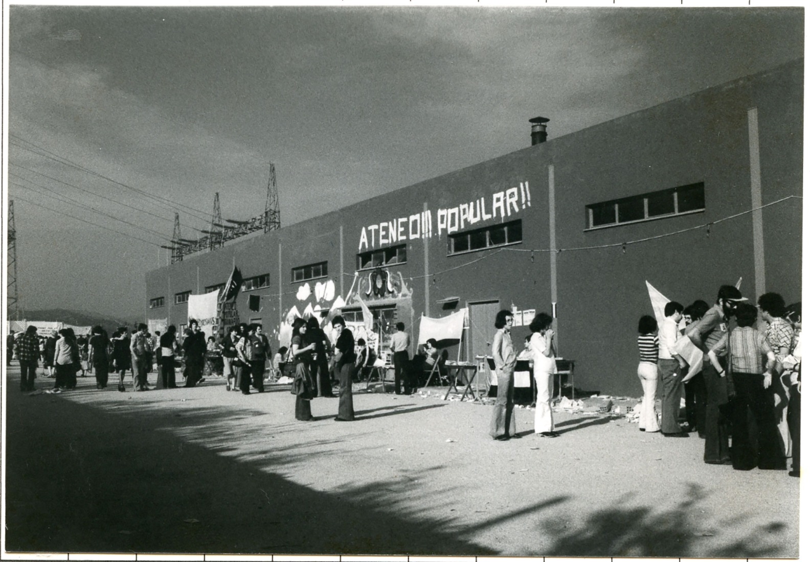 Celebration of the “30 Hours”—a protest festival—at the Ateneo Popular Nou Barris, 1977. Author unknown. Roquetes-Nou Barris Historical Archive.
