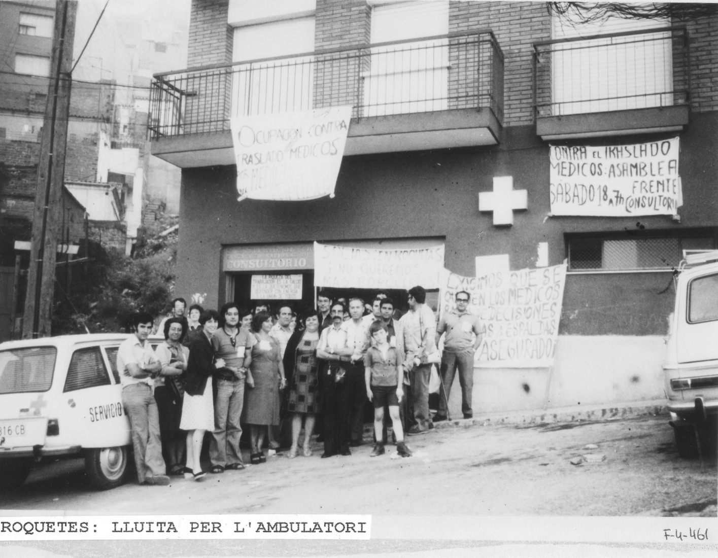 Campaign for outpatient clinics and doctors in the Roquetes neighborhood. Author unknown. Roquetes-Nou Barris Historical Archive.