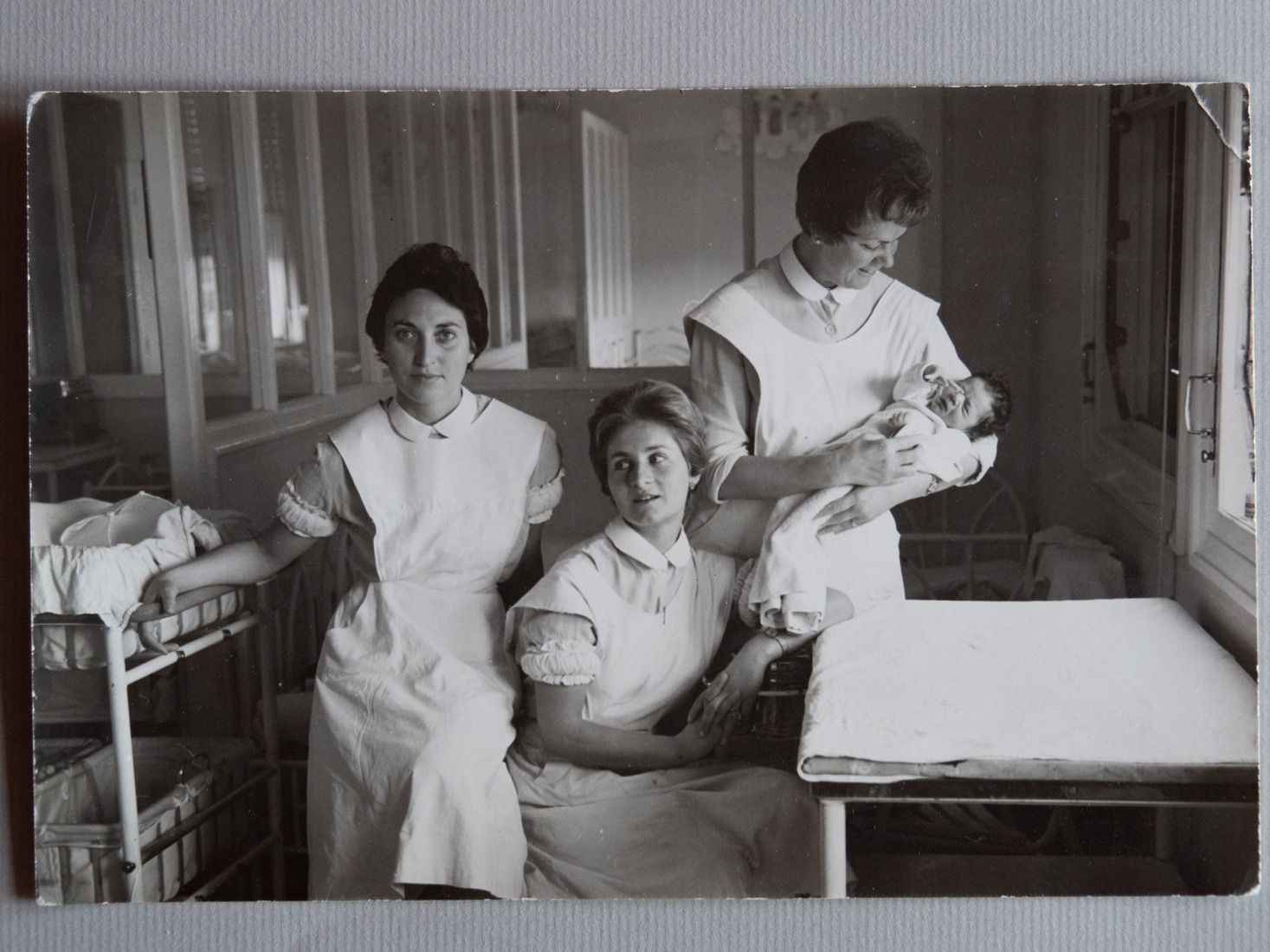 Nurses from the maternity ward of the Residencia Francisco Franco—now Vall d’Hebron Hospital—1960. Photograph by Guillermo Moyano. Private collection.