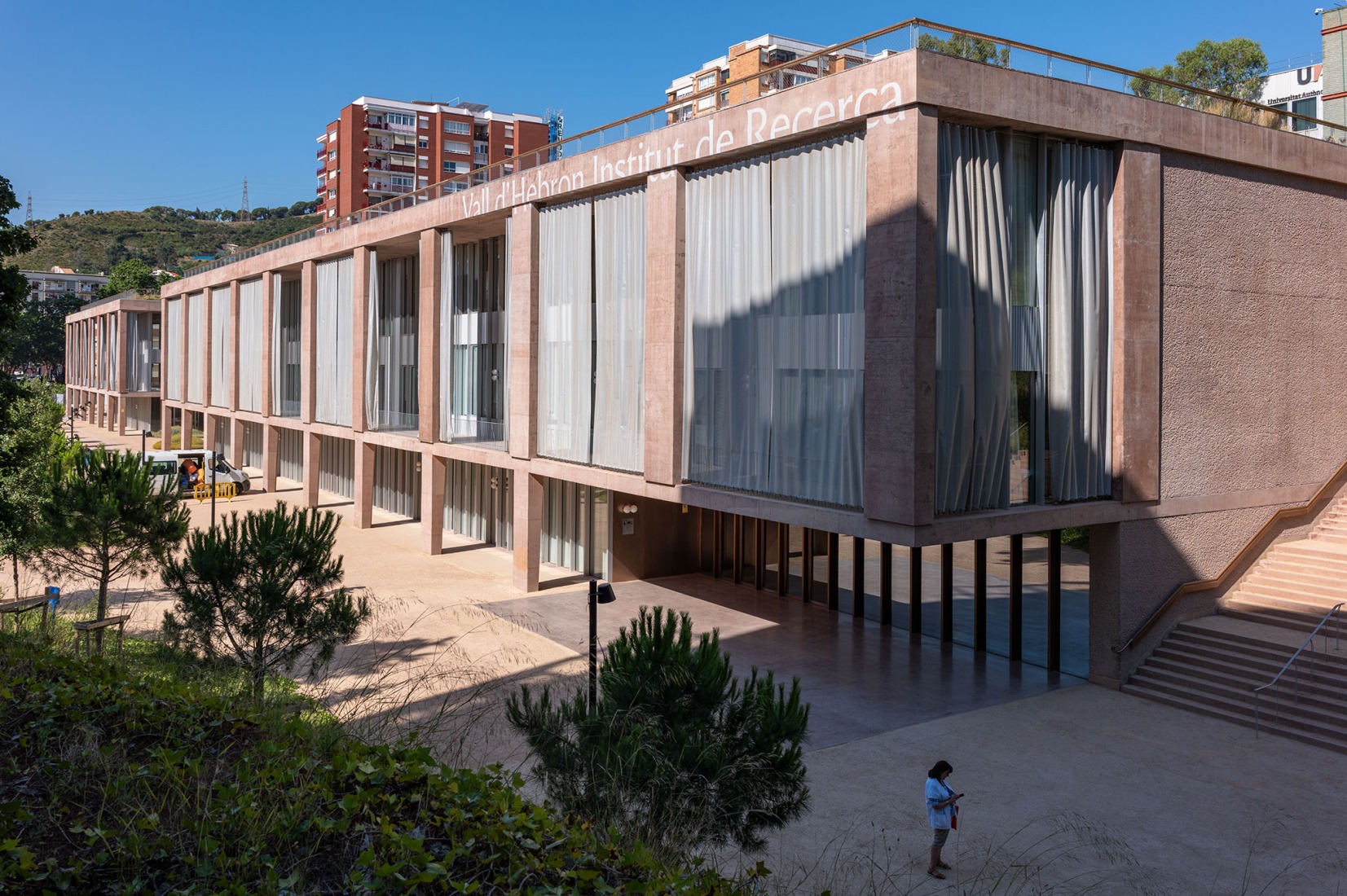 Vall d’Hebron Hospital Research Center. Architect Jaume Badia, 2025. Photograph by Manolo Laguillo, 2026.