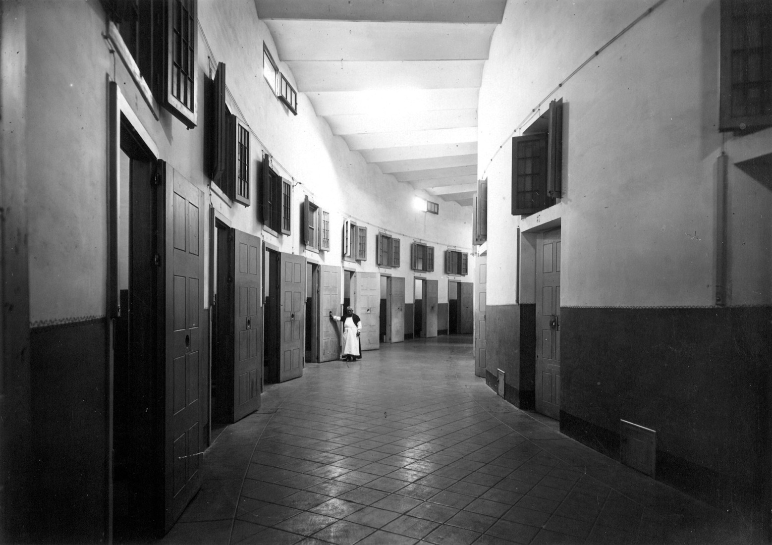 The Mental Institute of the Holy Cross, around 1920. Photograph by Jaume Ribera and Llopis. Historical Archive of the Hospital of the Holy Cross.