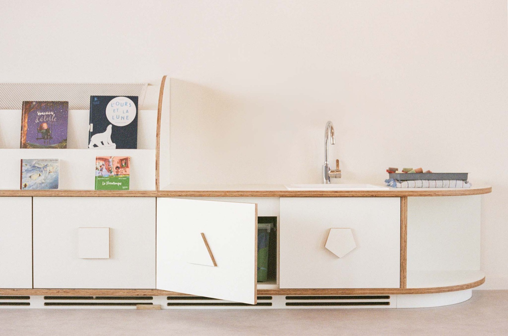 La Madeleine After-School Care Service by Fréquence Architecture. Photograph by Fréquence.