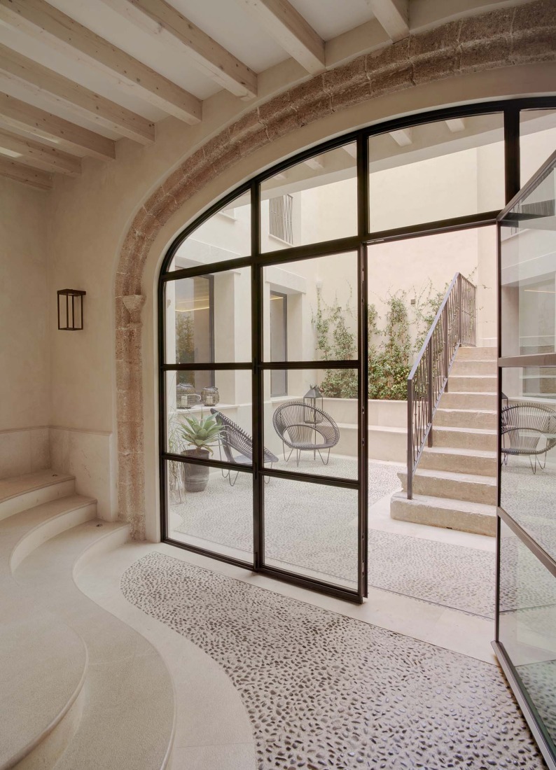 Pelleteria by GRAS Reynés Arquitectos. Photograph by José Hevia. 