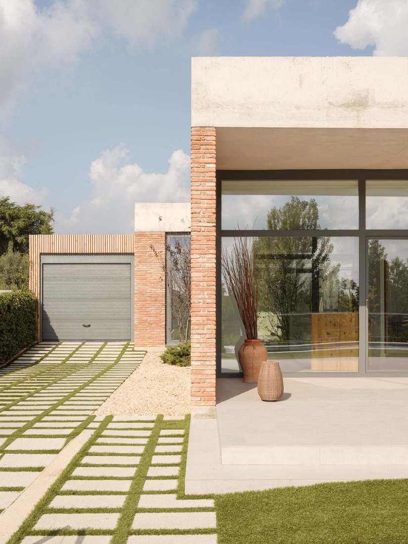 Lambda House by Guillem Carrera. Photograph by Filippo Poli.