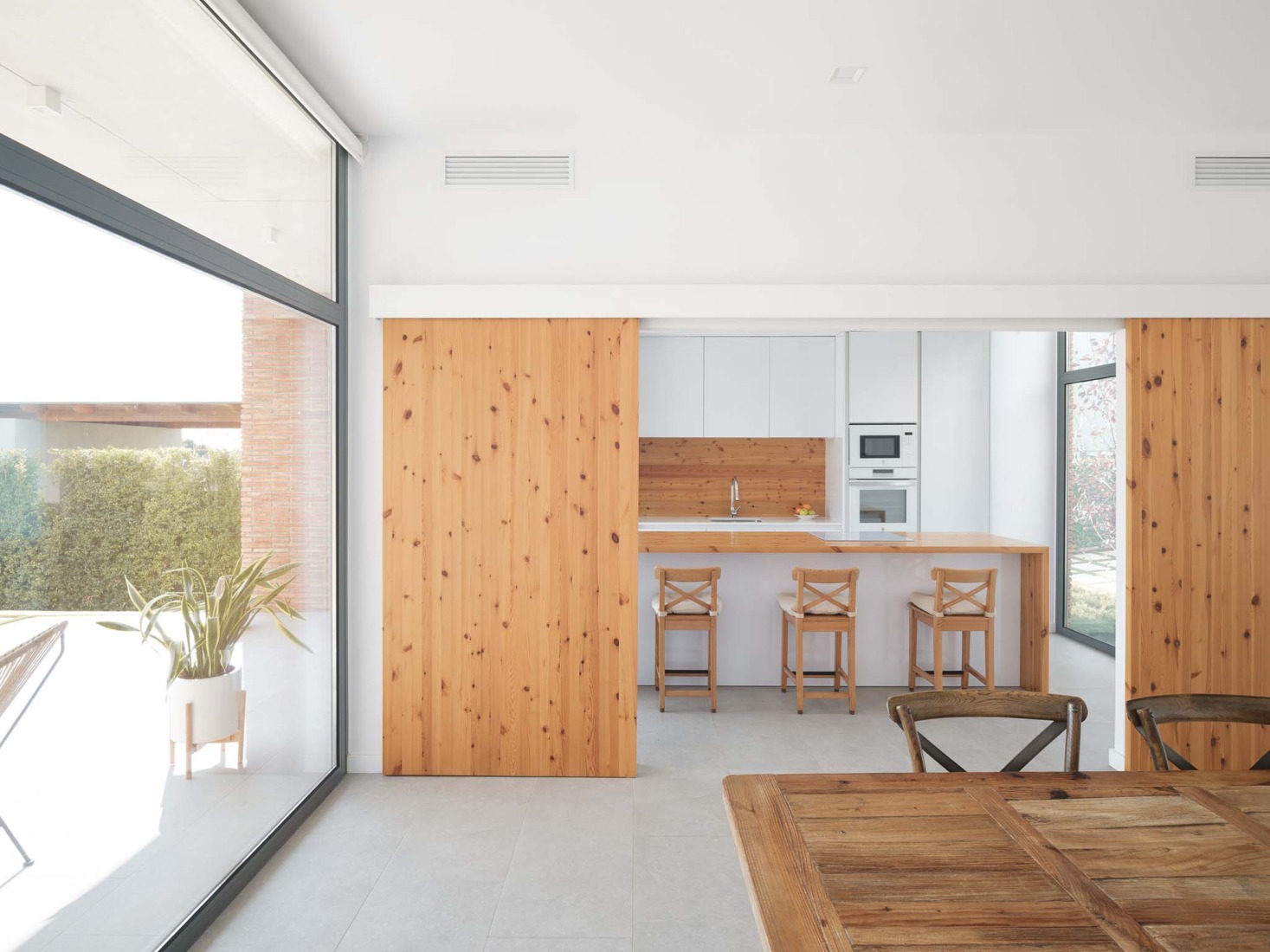 Lambda House by Guillem Carrera. Photograph by Filippo Poli.
