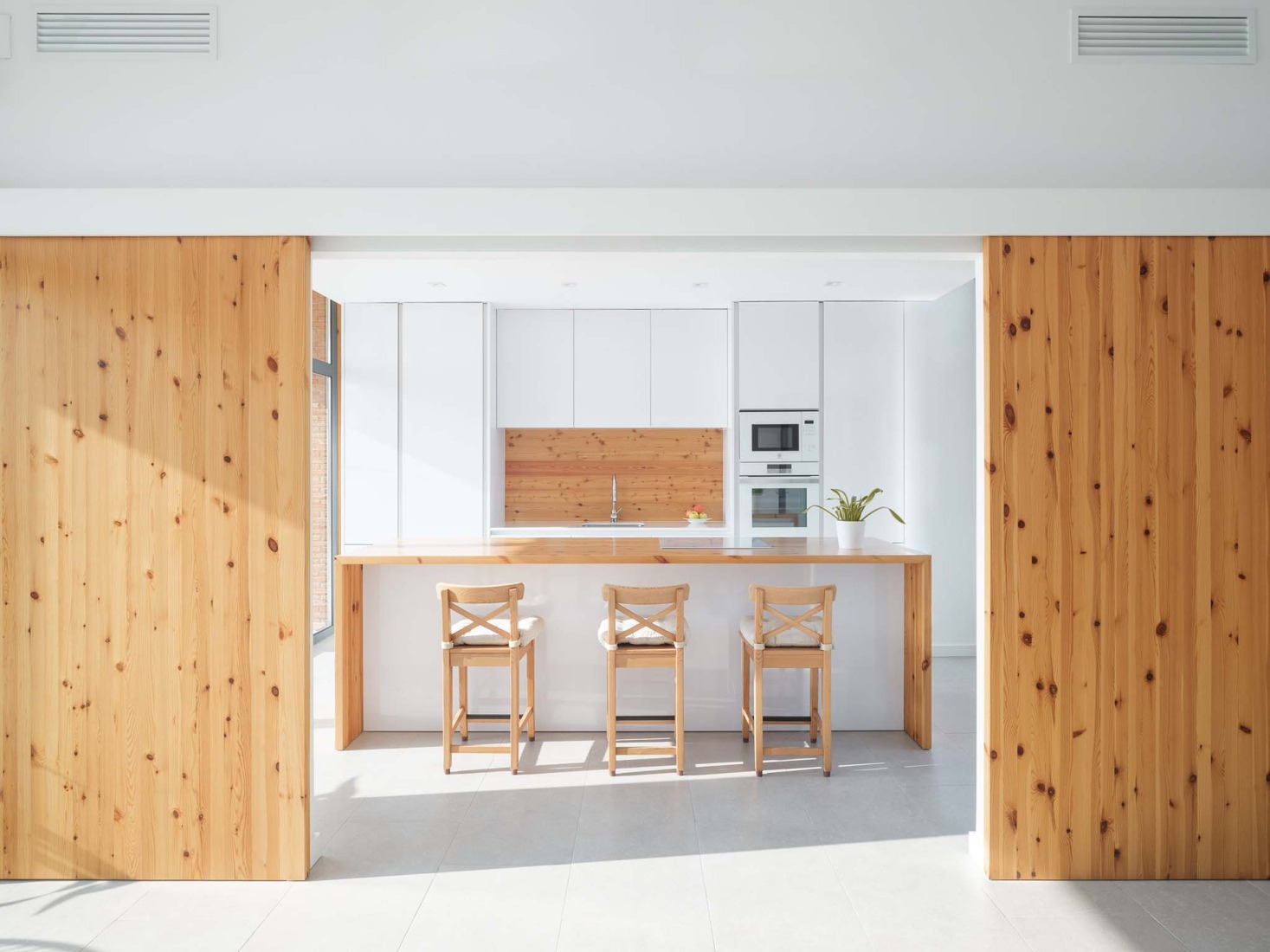 Lambda House by Guillem Carrera. Photograph by Filippo Poli.