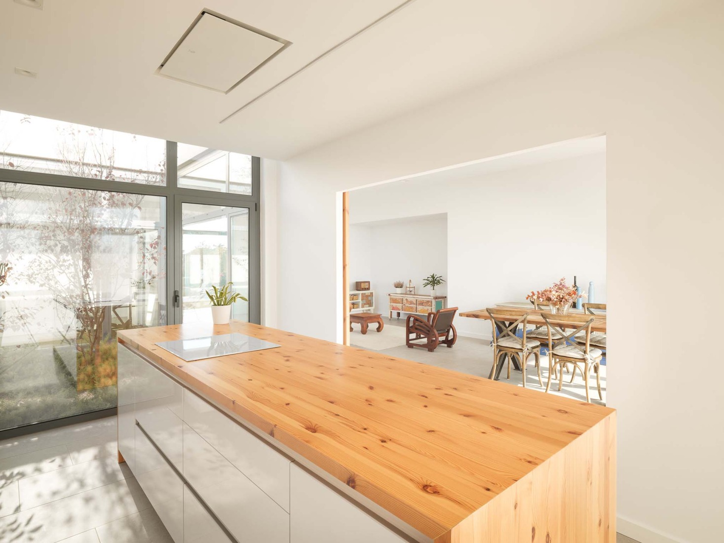 Lambda House by Guillem Carrera. Photograph by Filippo Poli.