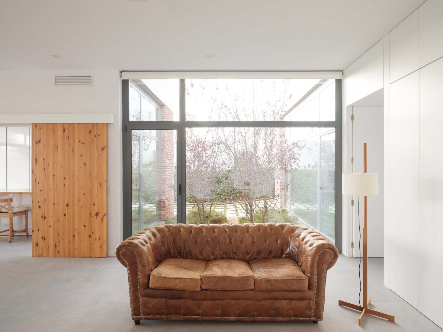 Lambda House by Guillem Carrera. Photograph by Filippo Poli.