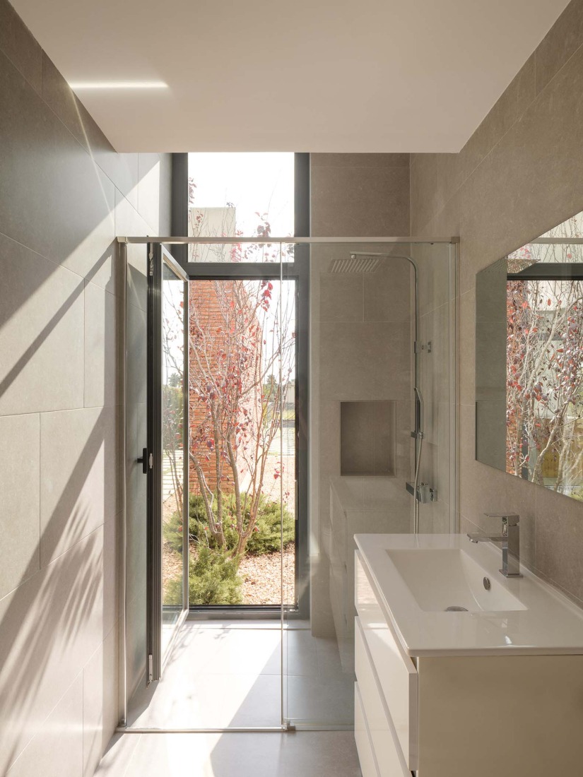 Lambda House by Guillem Carrera. Photograph by Filippo Poli.