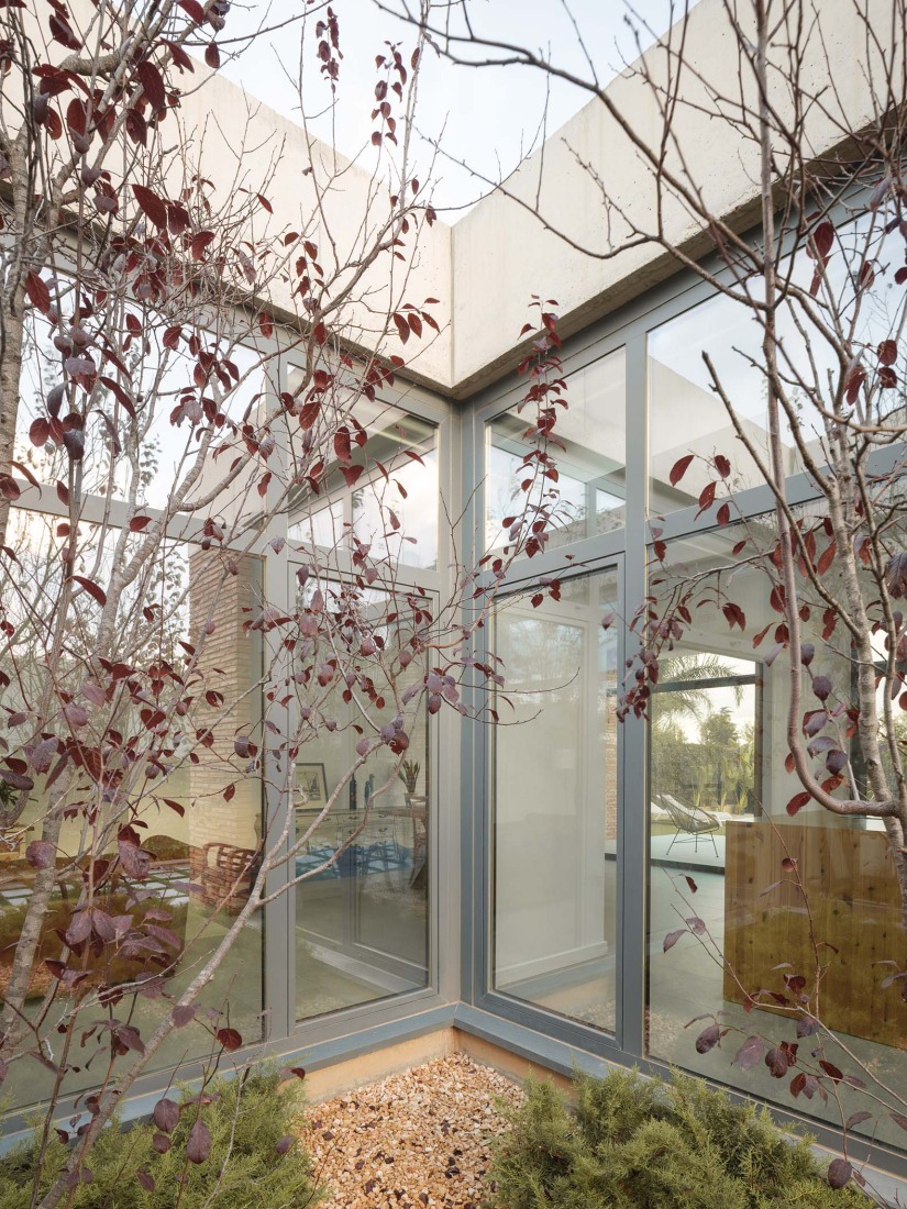Lambda House by Guillem Carrera. Photograph by Filippo Poli.