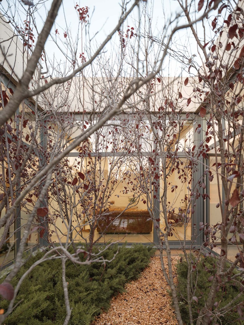 Lambda House by Guillem Carrera. Photograph by Filippo Poli.