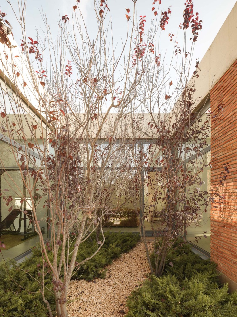 Lambda House by Guillem Carrera. Photograph by Filippo Poli.