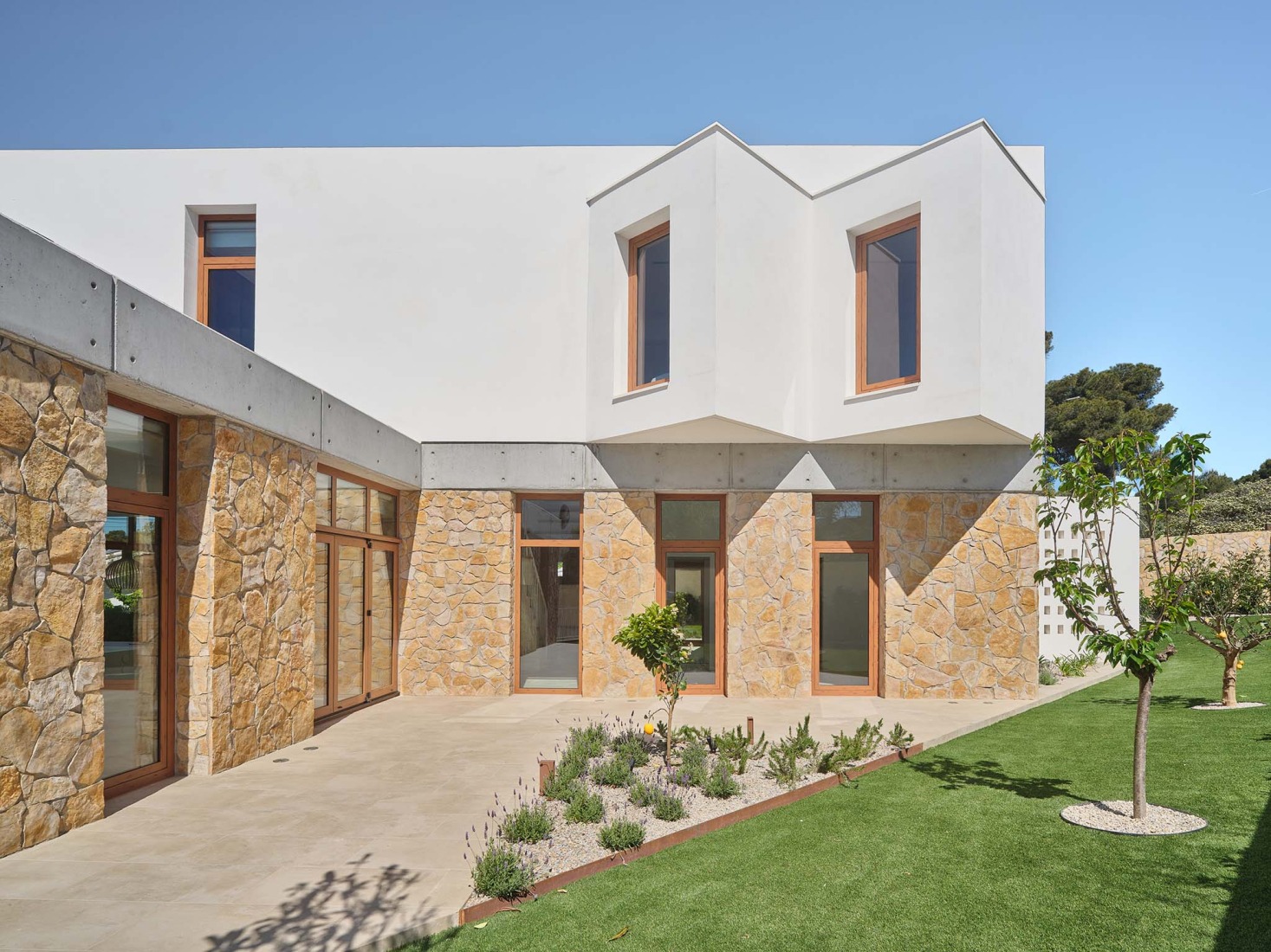 Casa Maridia por Guillem Carrera. Fotografía por Adrià Goula.